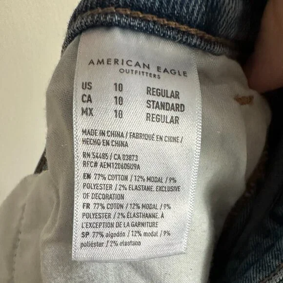 AE Ripped Relaxed Mom Jean - Picture 13 of 14